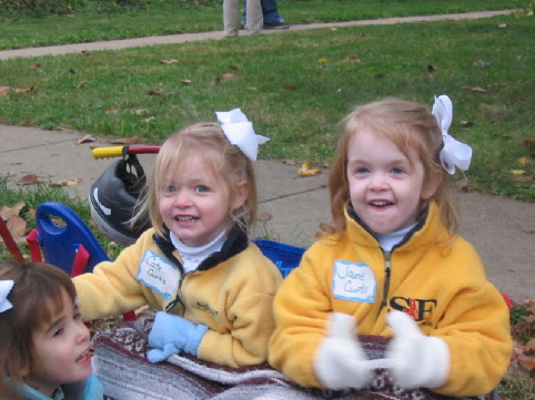 2006_10_22 JnC bundle up at block party.jpg